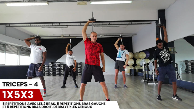 Triceps 4 - 1X5 à 2 bras, 1X5 bras gauche et 1X5 bras droit